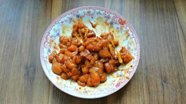 小米辣|夏日的黄瓜这样做，好吃下饭，美容又健康，吃了还想吃的下饭菜