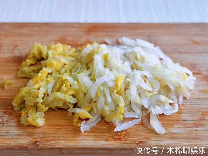 入适量|炖出来的酸菜只酸不香那是少了它,酸香可口,菜美汤鲜