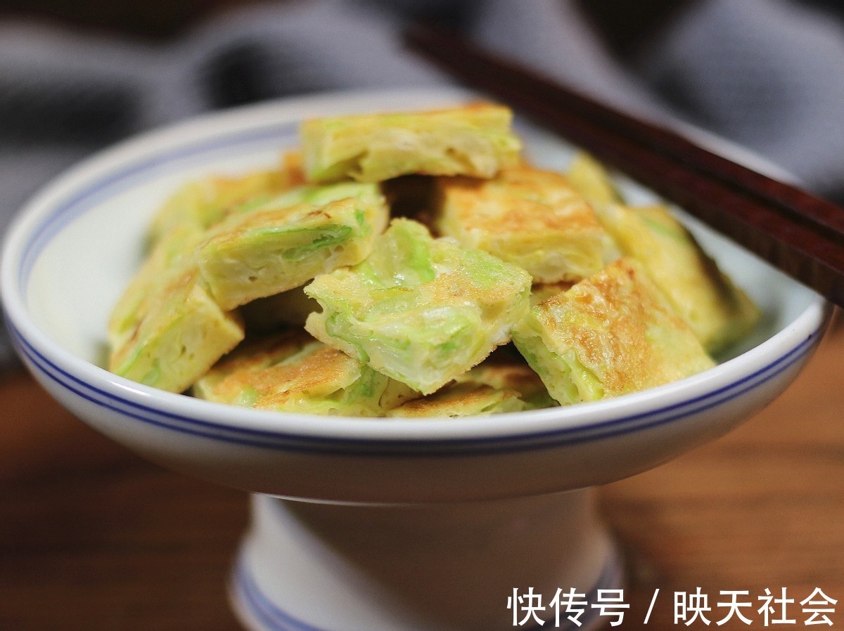 鸡蛋|在家做早餐饼，鸡蛋搭配卷心菜，好吃又美味