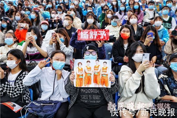 |女篮“人气王”杨舒予可帅可美还能打