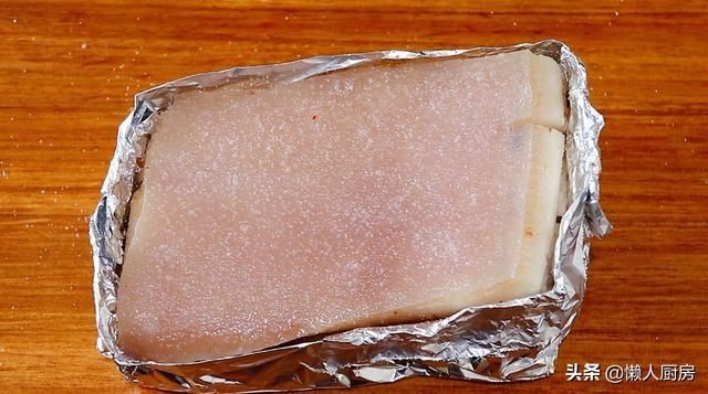 大蒜粉|夏季，我家就爱这样吃五花肉，当追剧的小零食，越嚼越香