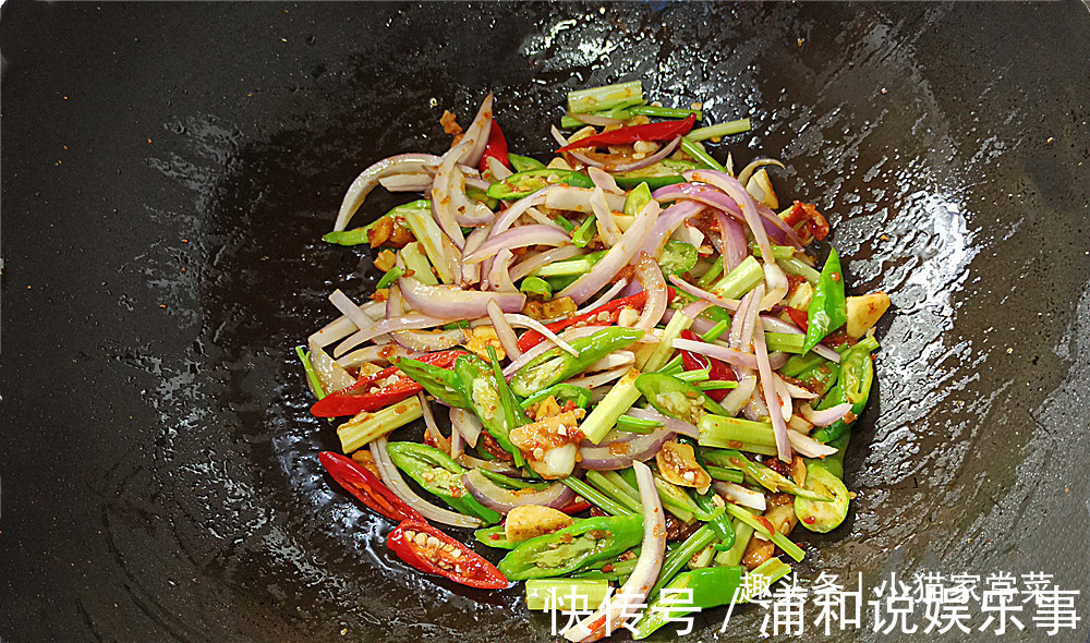 孜然面|教你“香辣鱿鱼”的做法，成菜香辣滑嫩，制作简单，看一遍就会