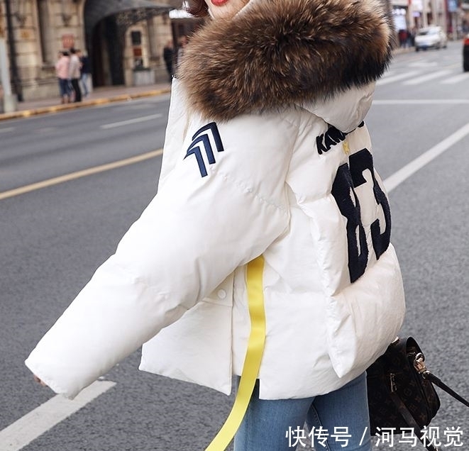 色调很|衣服贵精不贵多,冬天选羽绒服,这5个颜色最减龄还不过时!