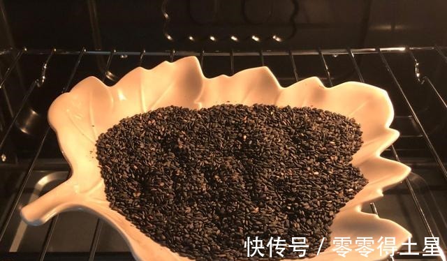 炒米|别总是买芝麻糊吃,自己做一瓶核桃芝麻粉,味道更赞还特别省事!