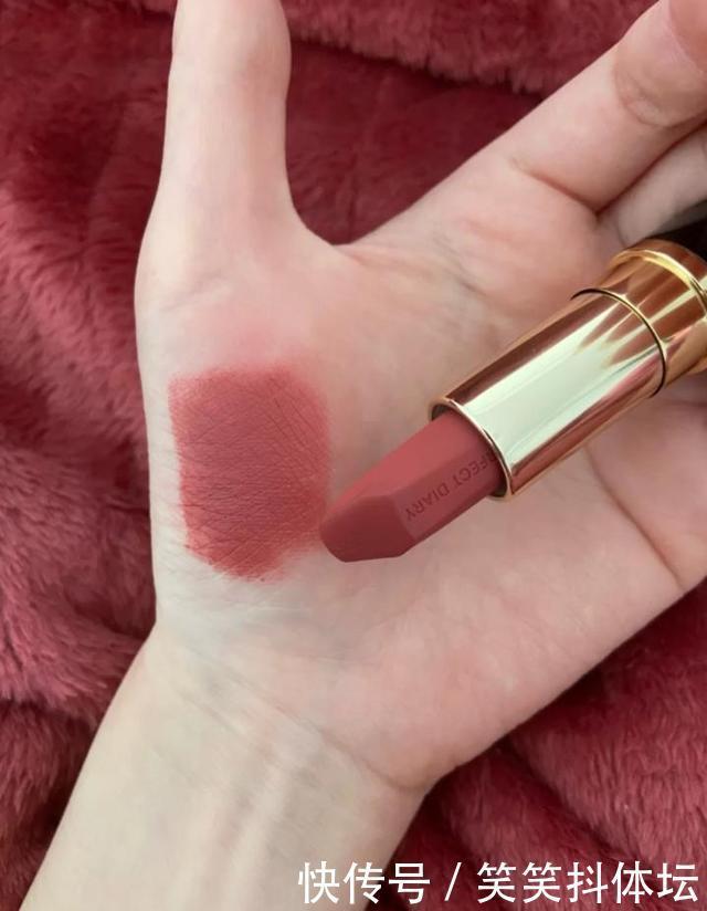 平价|让人看不出是平价口红的牌子，黄皮涂也好看，上街还会被人问色号