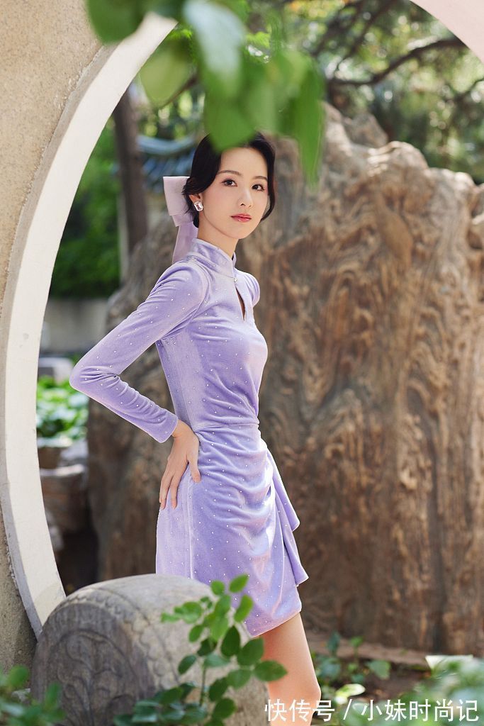 园林|陈都灵紫色丝绒短裙尽显身材窈窕 化身动漫女郎诠释诗意青春