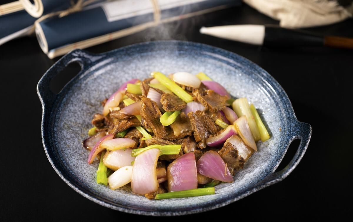 孜然粉|洋葱爆炒孜然羊肉，软嫩鲜香超入味，超赞的美味家常菜，做法简单