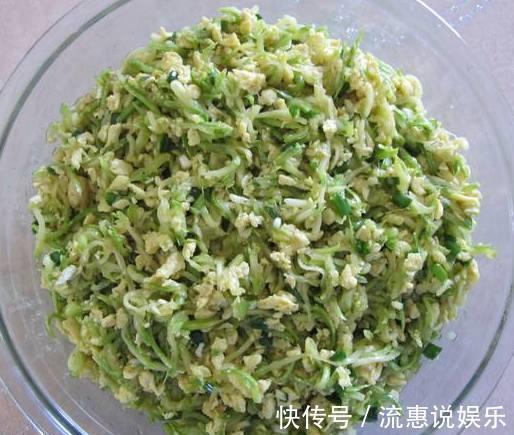 婆婆|周末回老家，婆婆做“透明包子”招待，端上桌老公孩子抢着吃！