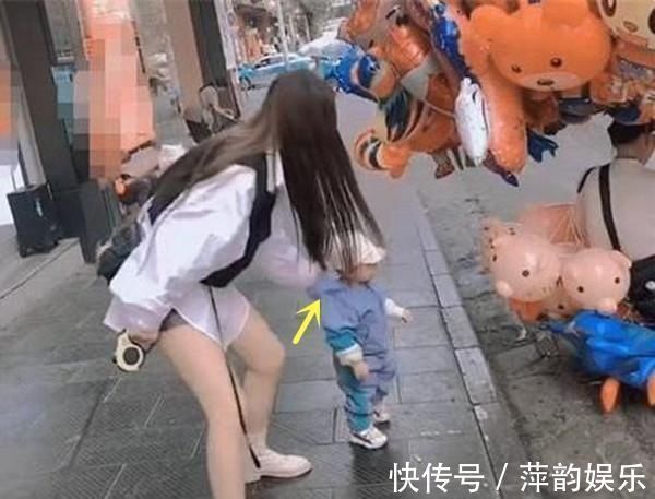 小姨夫|“大力士”小姨火了,一手遛狗一手拎娃,网友:想当小姨夫