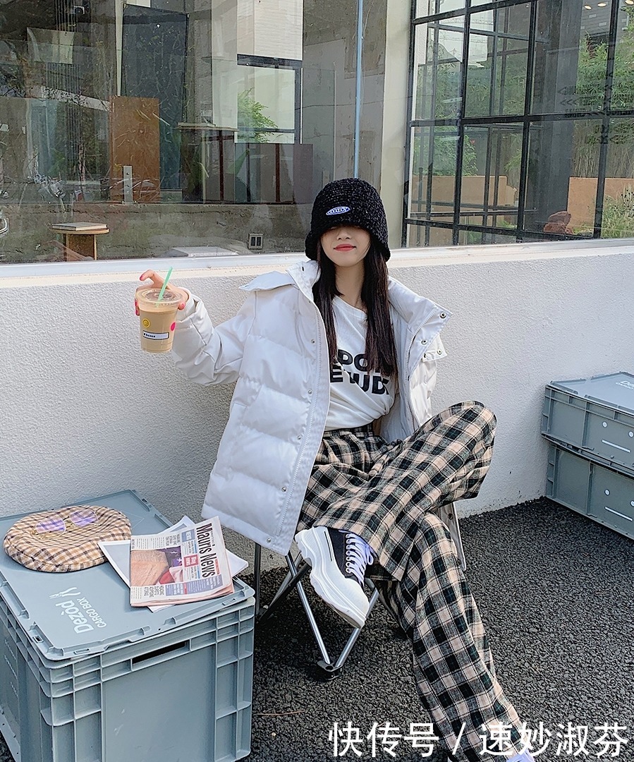 羽绒服|什么样的羽绒服更适合冬天穿?首选这4种颜色,太显白了!