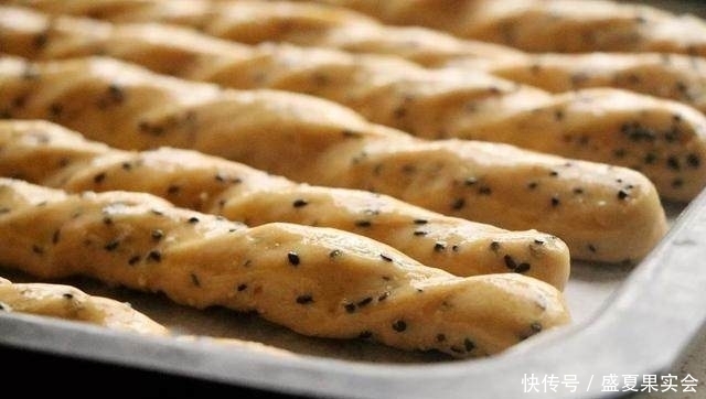  手机|看手机就可以啃得很享受的一款面包，约吗？