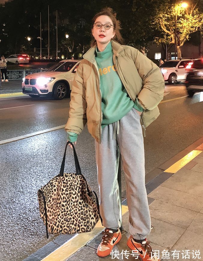 区别|穿卫衣别配紧身裤了，学38岁博主配“气球裤”，阿姨与姐姐的区别