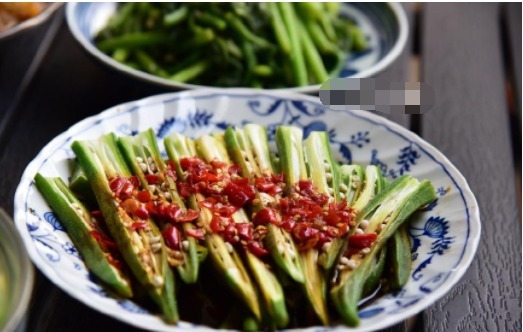 人的晚餐，4菜1汤，都是家常菜，一家人吃得很开心