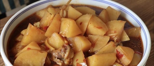 最近超火的懒人鸡腿,电饭煲里一扔,出锅太香了,8个瞬间就扫光