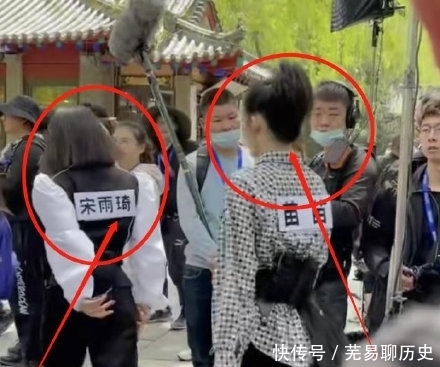 《奔跑吧》路透生图来袭,baby穿娃娃领明艳动人,郑恺搭公交甜蜜追妻