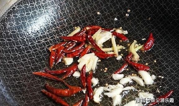 味道|这两食材虽然口味重，放一起爆炒，味道香的隔一条街都能闻到