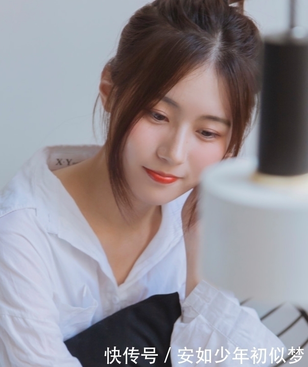 瓜子脸|小姐姐超厚刘海挡脸,一张瓜子脸精巧可爱,图四没刘海却意外的美