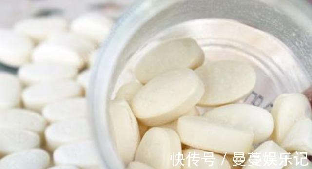 牛奶|双胞胎弟弟长期吃钙片,哥哥天天喝牛奶,3年后兄弟俩身高差距大