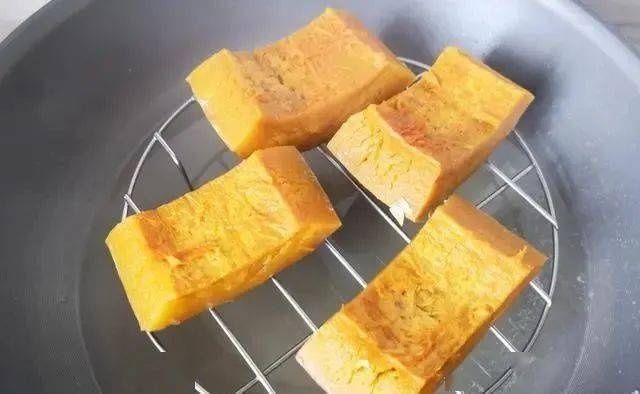 自从学会它,再也不想买面包,平底锅就能做,暄软可口,越嚼越香