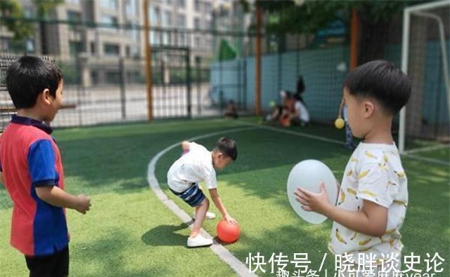 幼儿园老师|老师在群里发了孩子睡觉的照片,家长看到后找老师理论,园长道歉