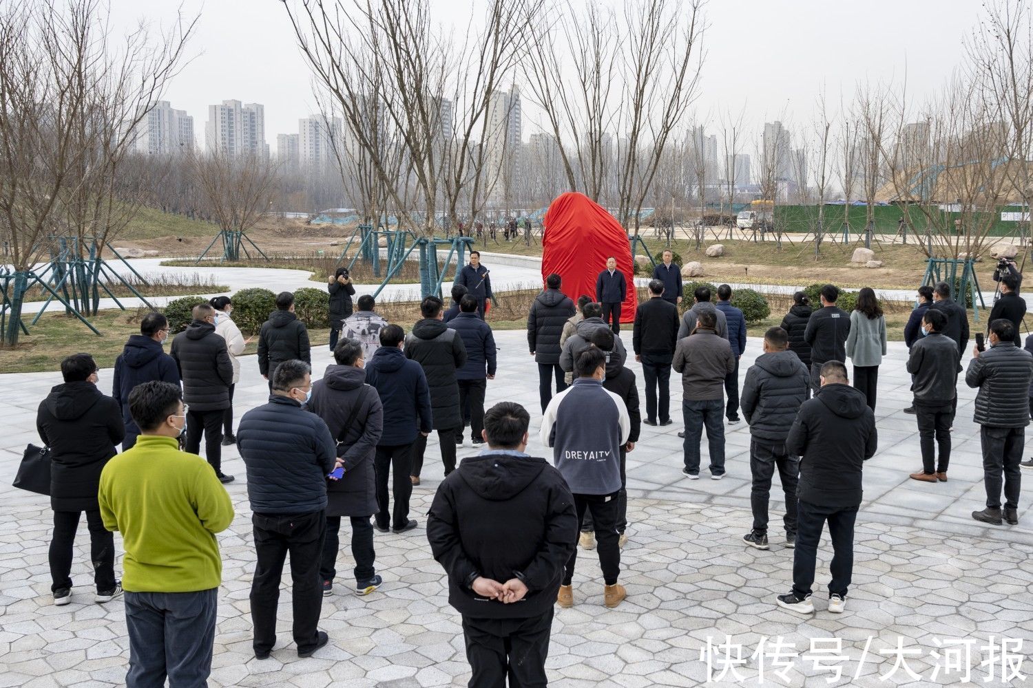 开园|郑东新区象山人才公园今日正式开园迎客，面积约为2个紫荆山公园