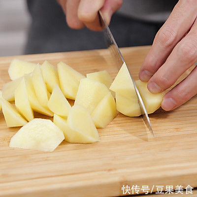 家常菜|鲜掉眉毛的美味家常菜土豆鲜虾饼