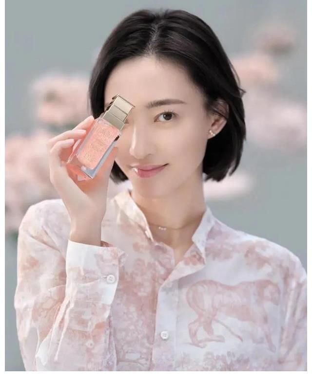 画眉|王丽坤：妆罢低声问夫婿，画眉深浅入时无