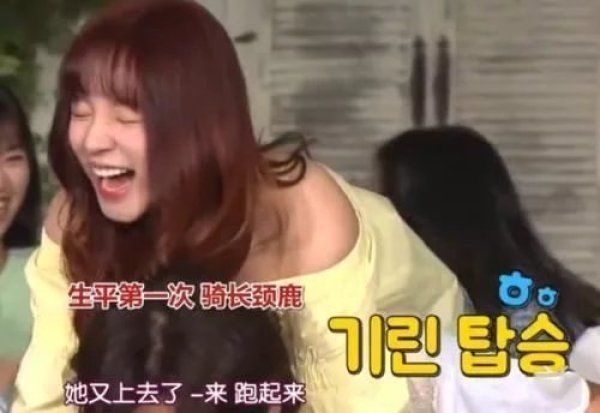 女孩子 宋雨琦参加韩版跑男,当她说出自己曾是MC时,嘉宾表情亮了真长脸