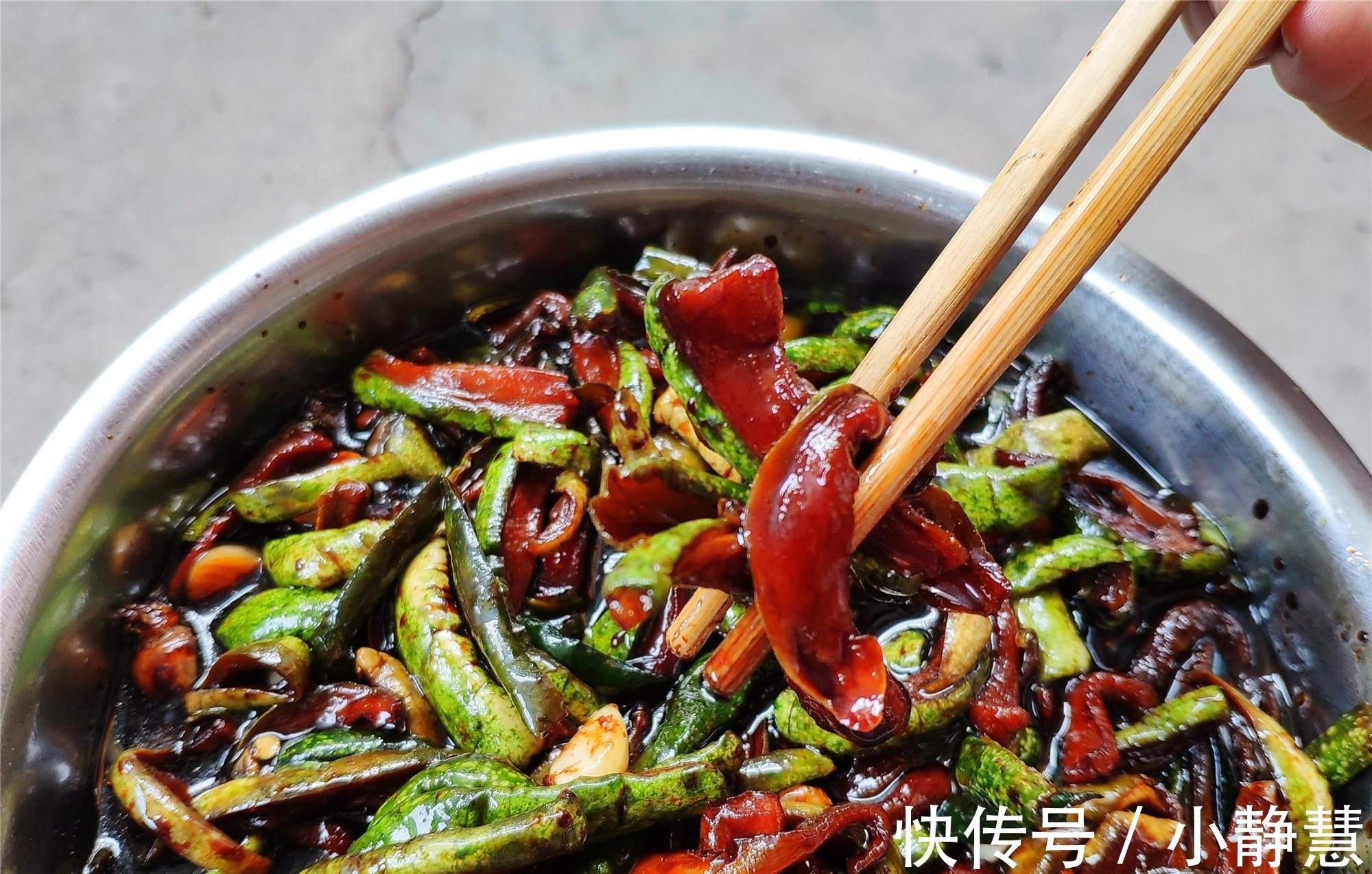 爽脆|奶奶用了30多年的腌黄瓜配方，一次腌20斤，嘎嘣脆，咸香特好吃