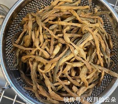 让美味又营养的地锅小公鸡,满足你的胃吧!让美味又营养的地锅小公鸡,满足你的胃吧!