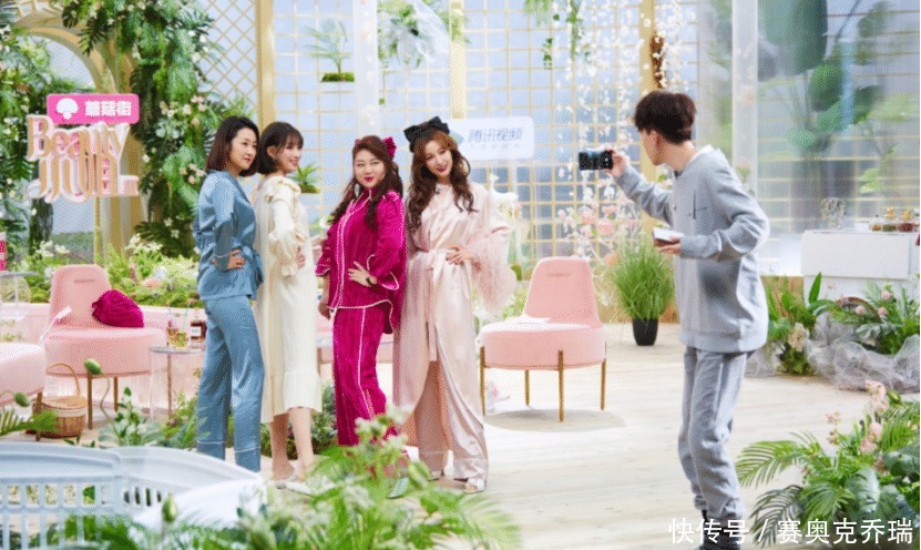 吴昕告别《Beauty小姐》,来看昕昕子节目中的绝美造型吧