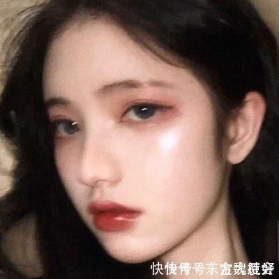 女生坚持这“3好习惯”,五官会逐渐立体,变成明眸皓齿的美人