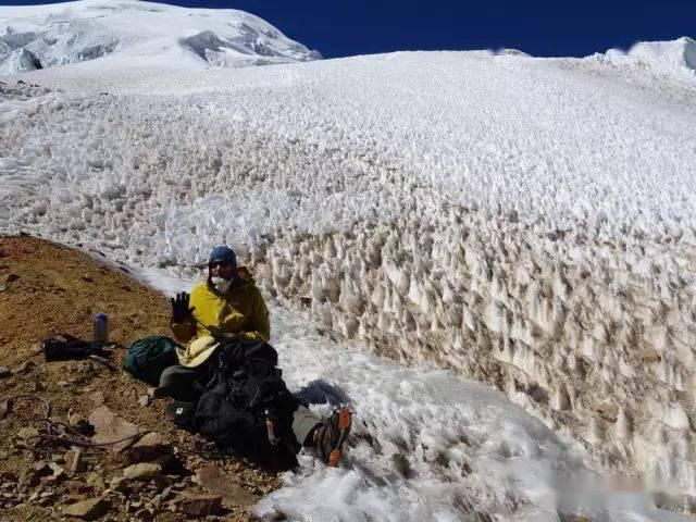 搁置32年的空难，却被2个登山爱好者，调查出了不为人知的秘密.