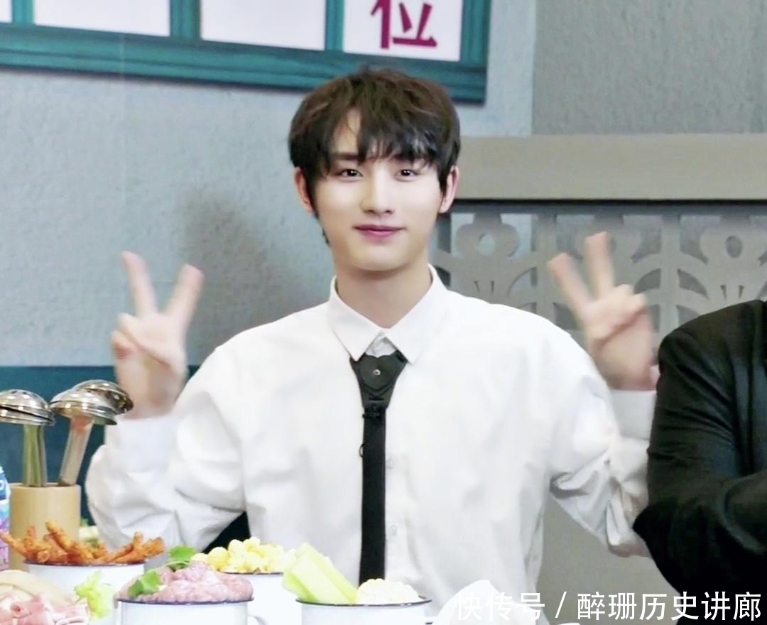 丁程鑫加入快本,直播现场拜何炅为师,还遇见了意料之外的人