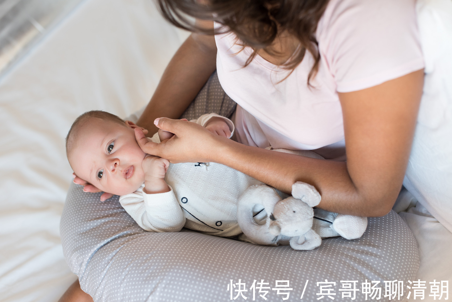 妈妈|新生儿护理,家长谨记“三勤四不五观察”,孩子健康成长更聪明