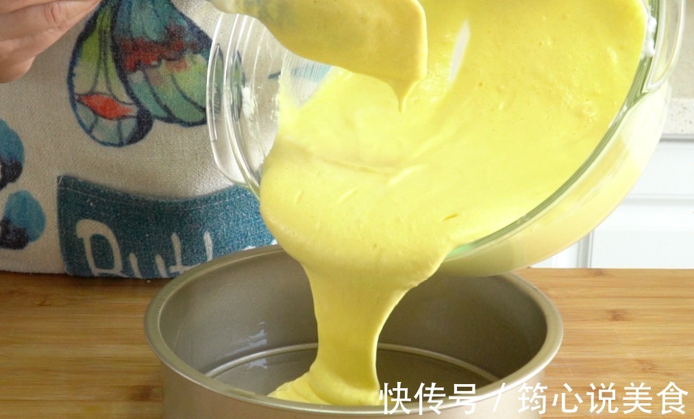 双色玉米面蒸蛋糕，好吃不上火，用对方法，暄软漂亮中间不发粘