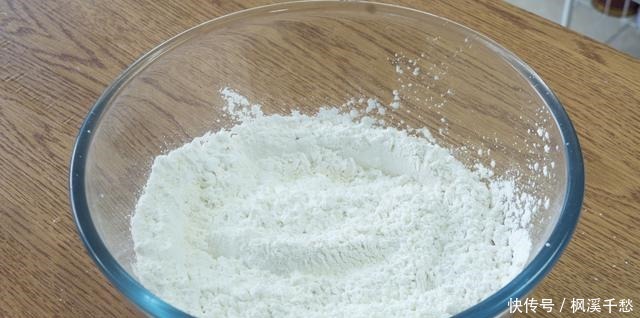 粘面|发糕最好吃做法,不揉面手不粘面,蓬松暄软又香甜,比蛋糕还好吃