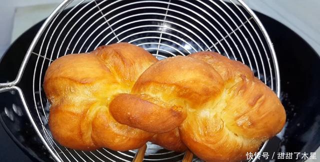 面粉别只会蒸馒头了,加3个鸡蛋,做出创意小吃,比蛋糕油条好吃