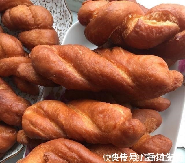 做法|炸麻花不用买,在家自己做,咬一口嘎嘣香脆,做法超简单