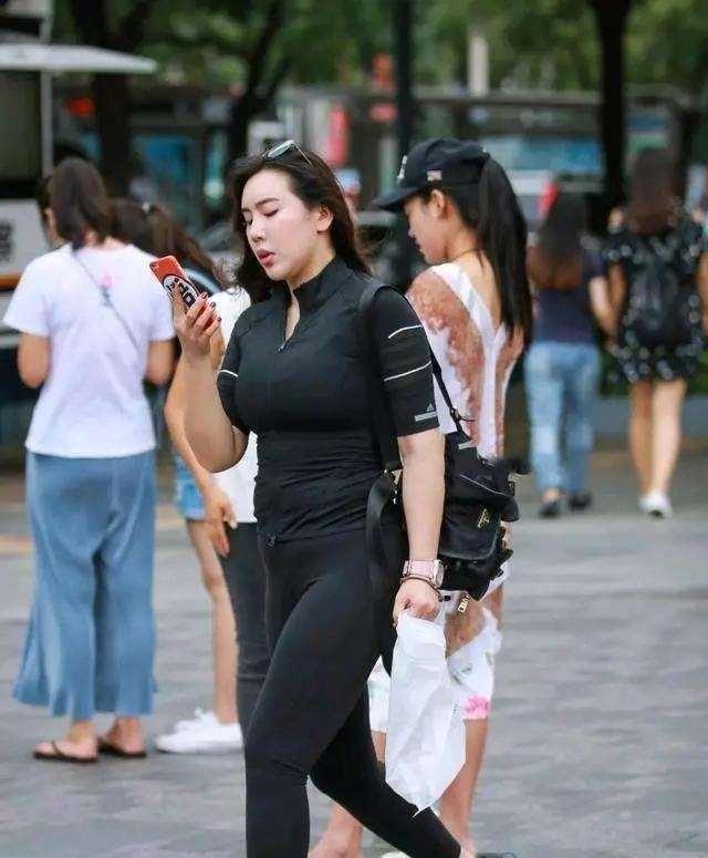 拉伸|简单方便的打底裤穿出女神气质,拉伸身材曲线,款式独特