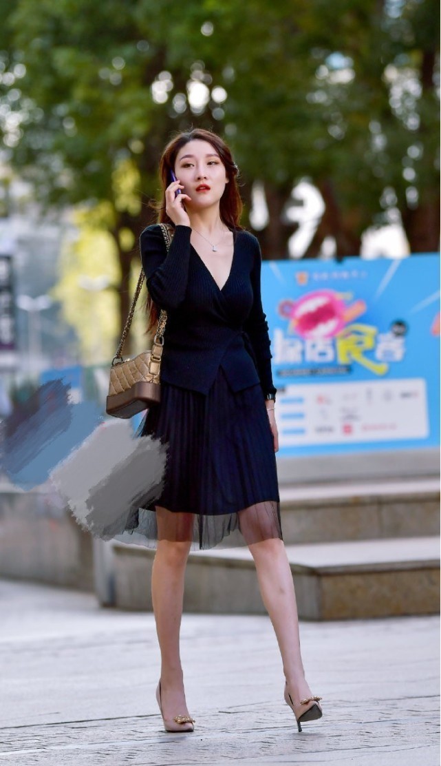 为什么现在的短裙,外面要加一层薄纱呢