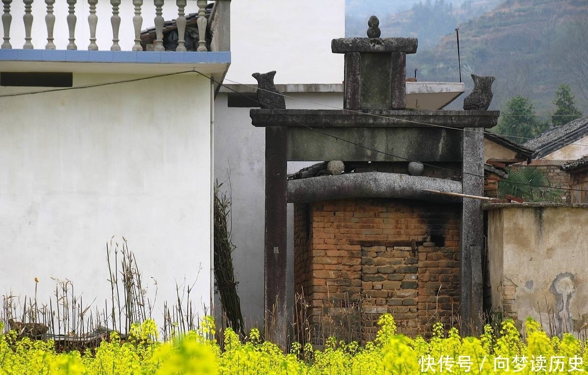  衣服|老话说：“兄弟如手足，女人如衣服”，为何要把女人比作衣服？