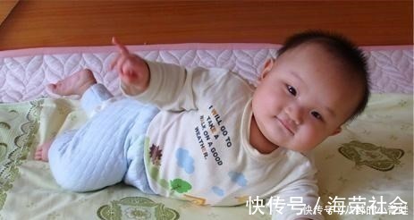 发育|抬头、翻身、独坐、行走，1岁前宝宝大运动发育规律，你娃达标吗