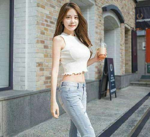 搭配 时尚美女,搭配紧身牛仔裤, 气质十足修身显高的视觉感