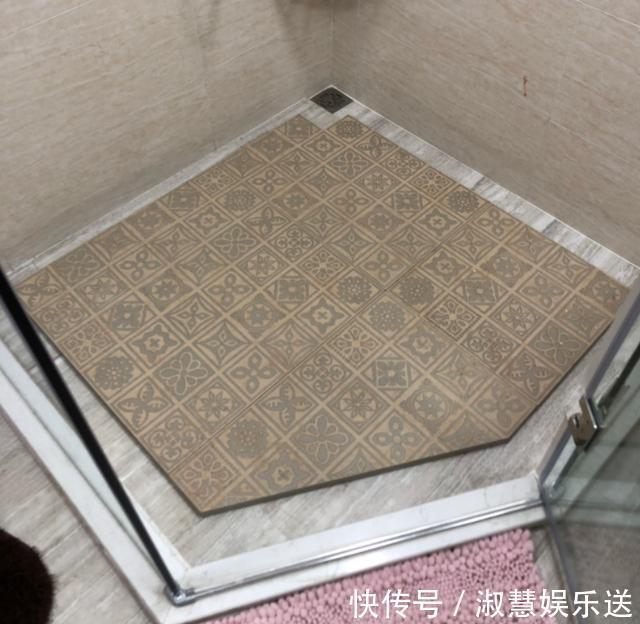 浴室|浴室防滑铺瓷砖和鹅卵石现在流行立体瓷砖,防滑耐磨一体成型