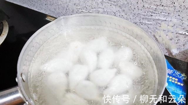 酸汤|饺子你是蘸酱油吃的吗可以换个吃法了，酸汤饺子让你百吃不腻！