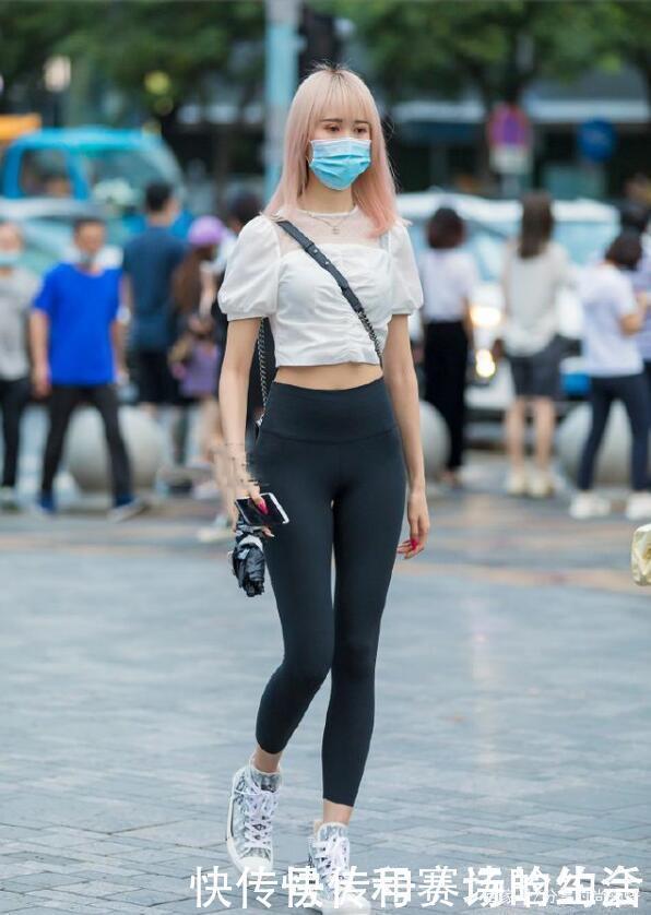 名媛团|逛街还是打底裤好看，轻松自然，关键是喜欢穿它的女生更美