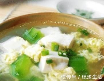 豆腐块儿|白菜炖豆腐,不要直接下锅炖!学会一招,汤汁香浓,嫩滑好吃