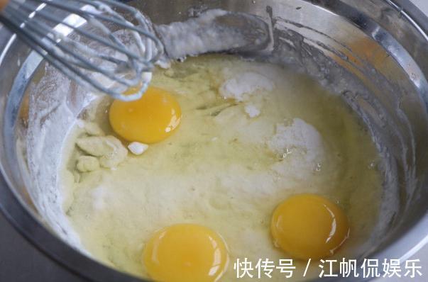 教你做洋葱煎蛋饼，比韭菜蛋饼好吃，当早餐最合适