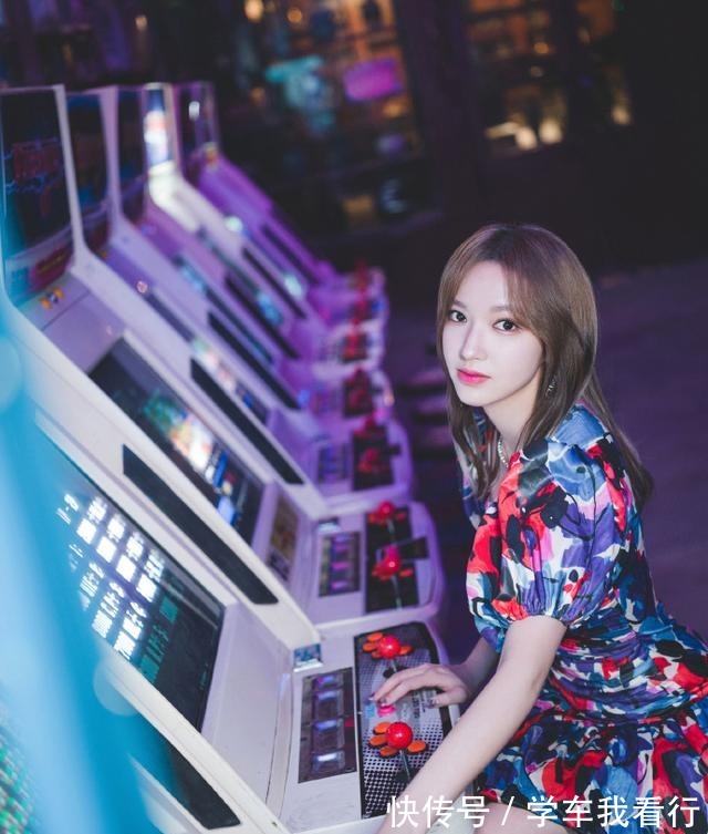 裙摆|程潇没了铁刘海更时髦,配泡泡袖连衣裙,像漫画中走出的小公主!